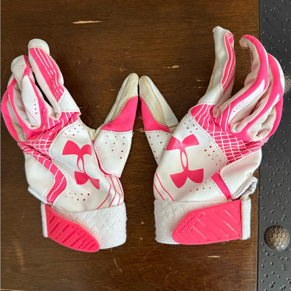 Under Armour Radar Softball Fadtpitch batting gloves Pink and White